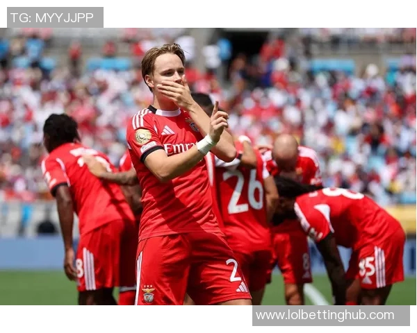 意甲激战拜仁与切尔西握手言和绝杀瞬间引发争议判罚引爆全场气氛