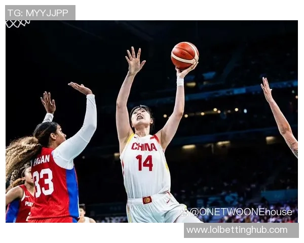 姚明在赛场上的经典动作特写展现篮球巨星的风采与魅力