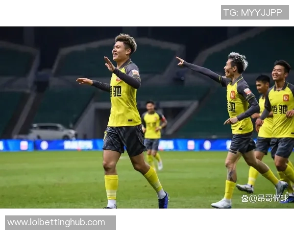 姚明老对手重聚赛场再战昔日恩怨引发球迷热议与怀旧情怀