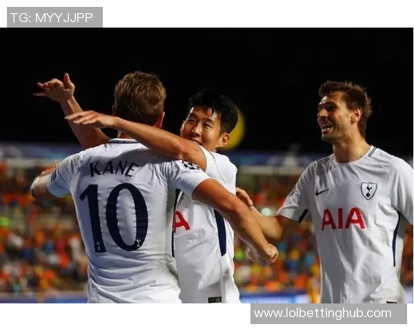 世界杯激战巴萨凭帽子戏法力克热刺全场沸腾战报解析